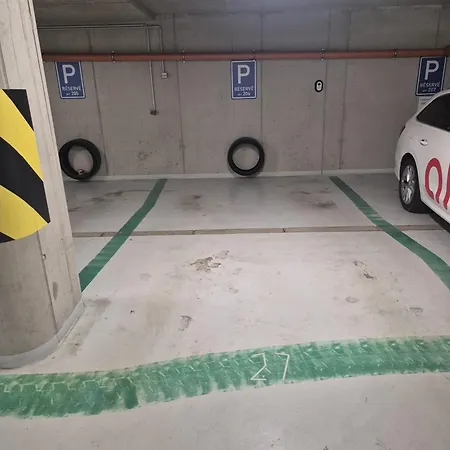 Holesovice Luxury Free Parking Apartment *